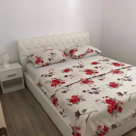 Leona * Rogoznica (Sibenik-Knin)