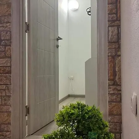 Leona * Rogoznica (Sibenik-Knin)