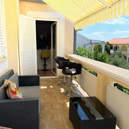 Leona Apartament *