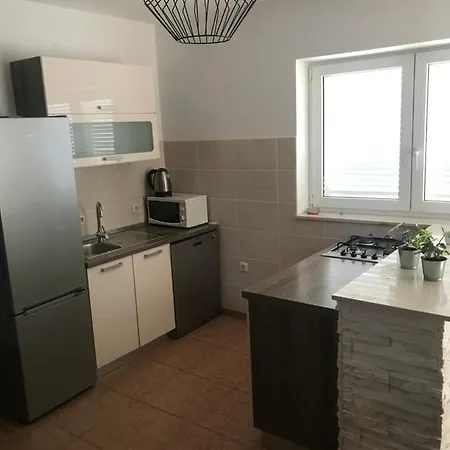 Leona * Rogoznica (Sibenik-Knin)