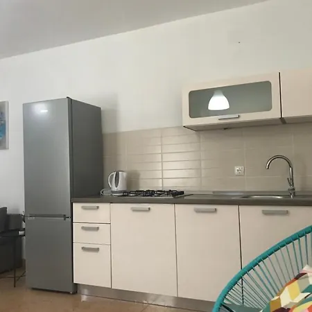 Leona Apartment