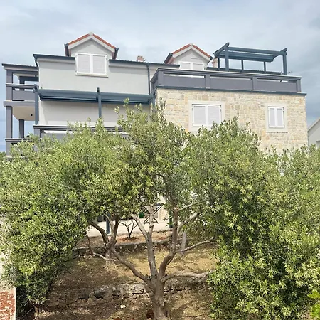Apartment Leona