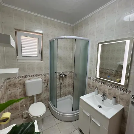Apartment Leona *