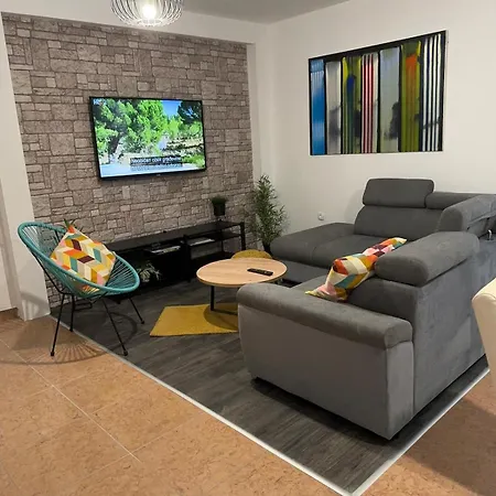 Apartament Leona