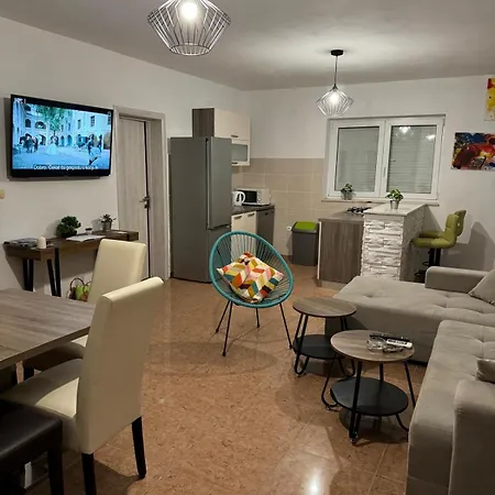 Leona Apartament