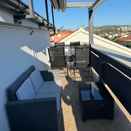 Leona Apartament *