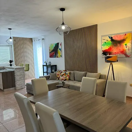 Leona Apartment