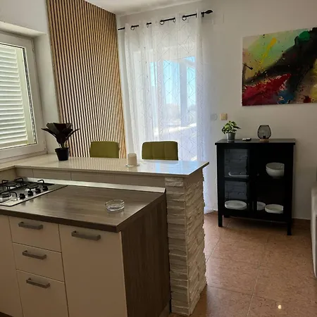 Apartment Leona *