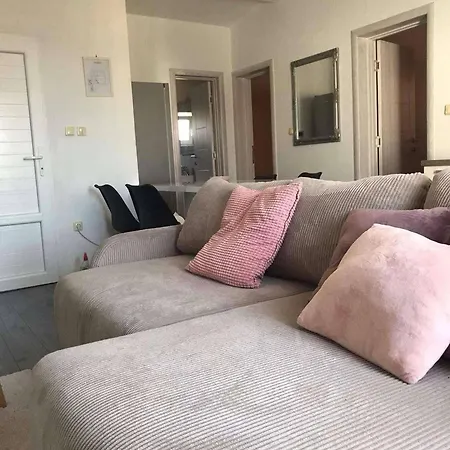 Apartment Leona *