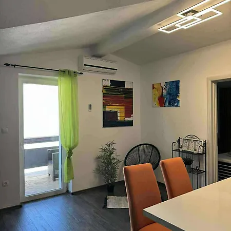 Apartment Leona *