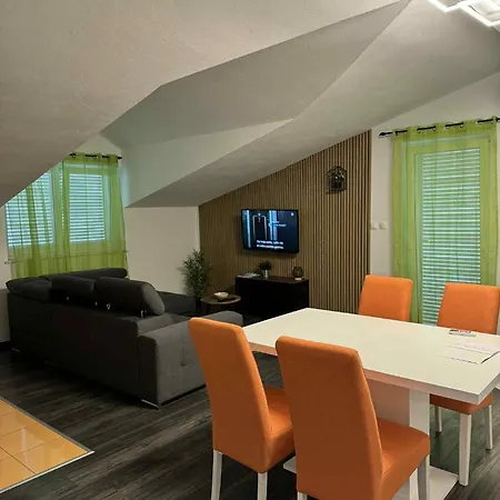 Leona Rogoznica (Sibenik-Knin)