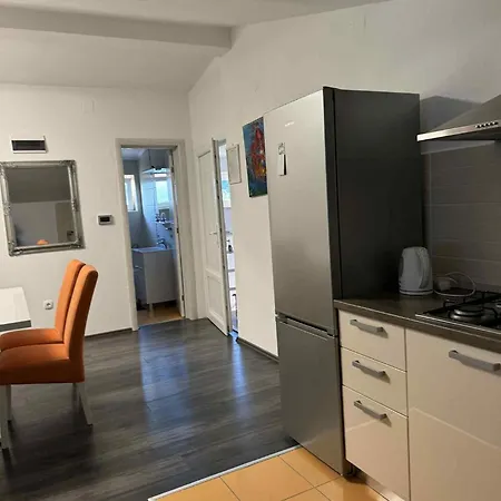Apartment Leona *