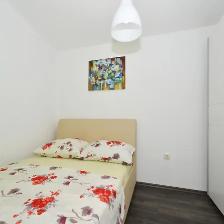 Leona * Rogoznica (Sibenik-Knin)