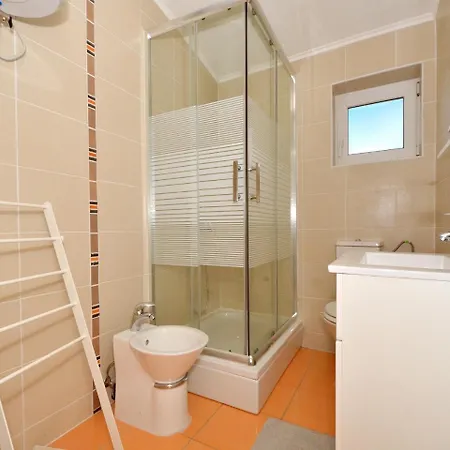 Leona Apartament