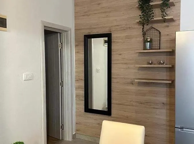 Leona Rogoznica (Sibenik-Knin)