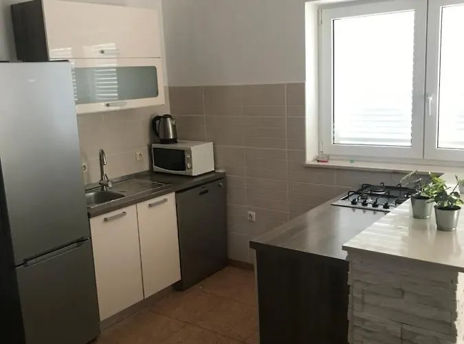 Leona * Rogoznica (Sibenik-Knin)