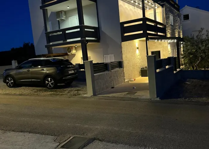 Leona Rogoznica (Sibenik-Knin)