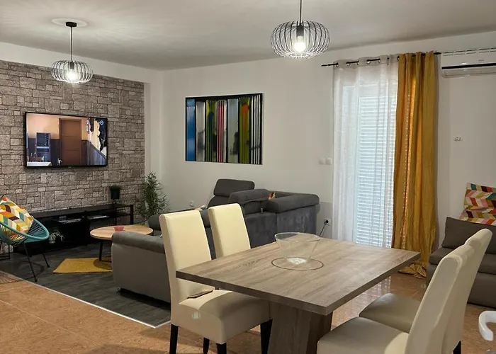 Leona Rogoznica (Sibenik-Knin)