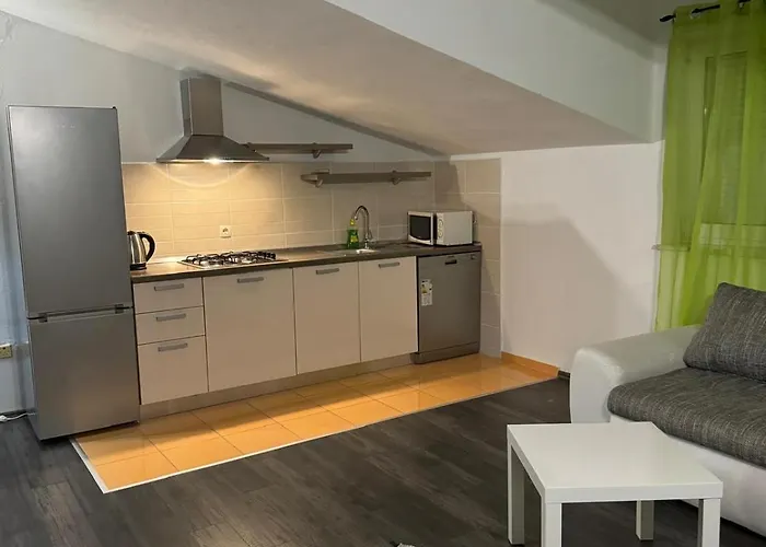 Leona * Rogoznica (Sibenik-Knin)