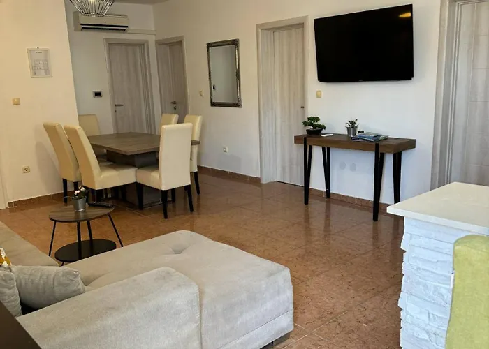 Leona Rogoznica (Sibenik-Knin)