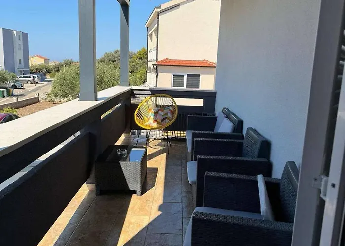 Leona * Rogoznica (Sibenik-Knin)