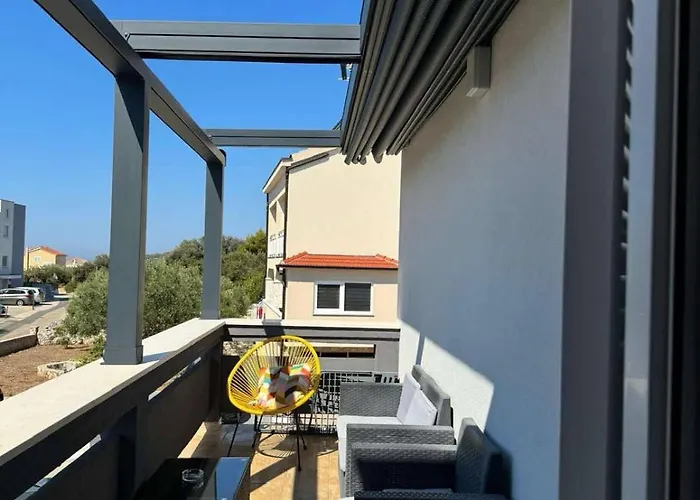 Leona Rogoznica (Sibenik-Knin)