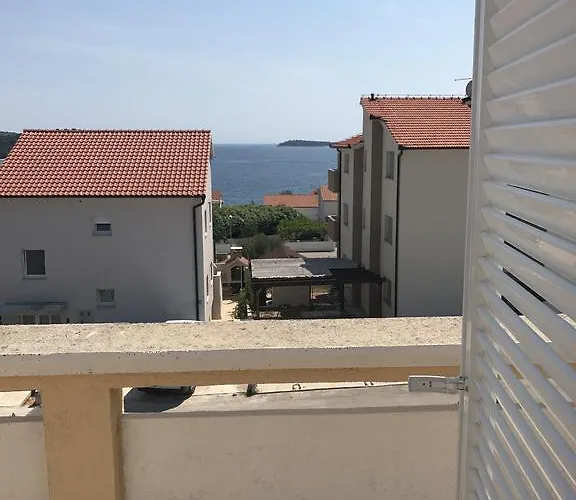 Leona * Rogoznica (Sibenik-Knin)